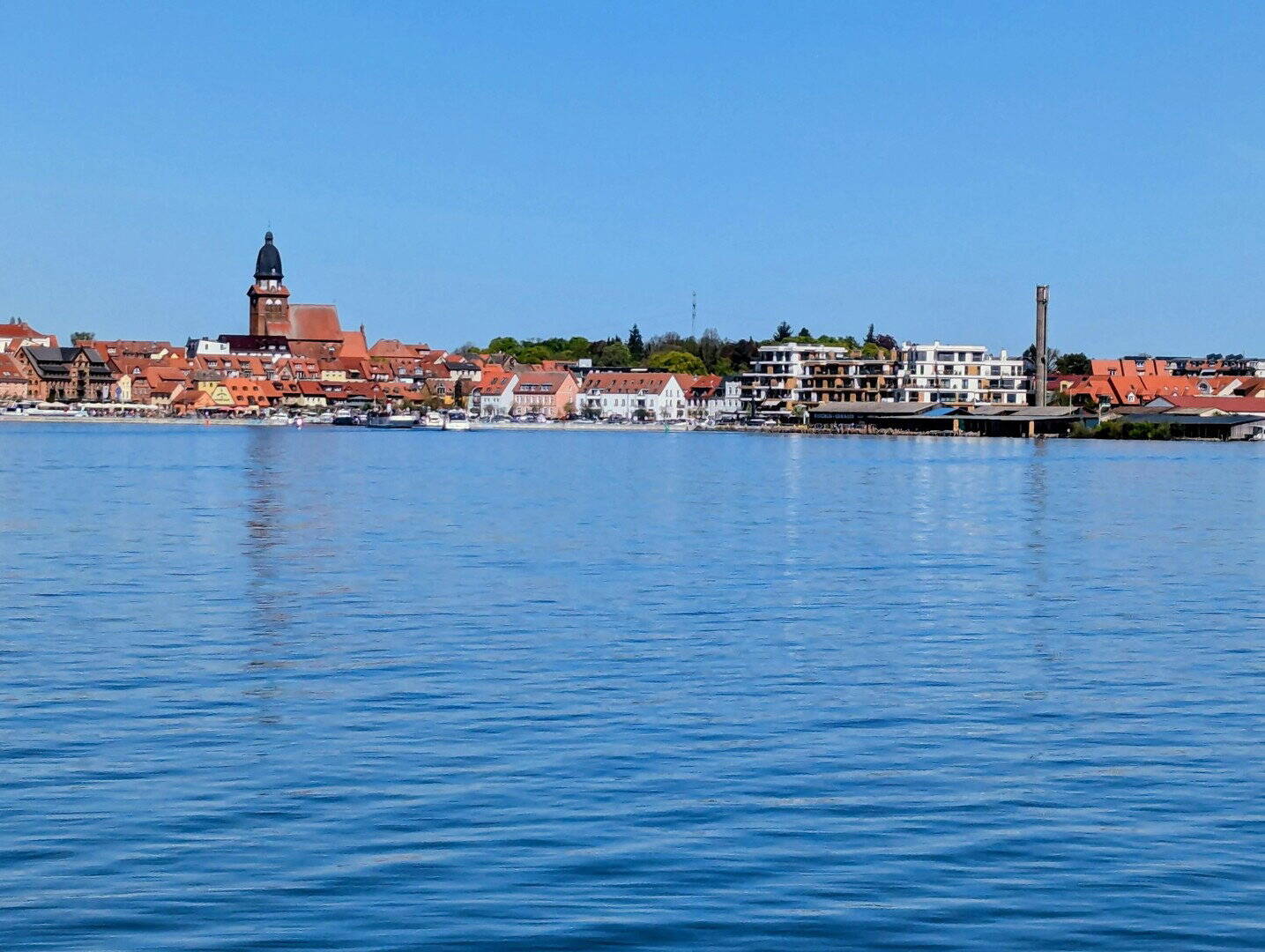 Schöne helle moderne 2,5 Zi. ETW, Eigennutzung od. Ferienwoh. mög. direkt in Waren an der Müritz!, 17192 Waren (Müritz)