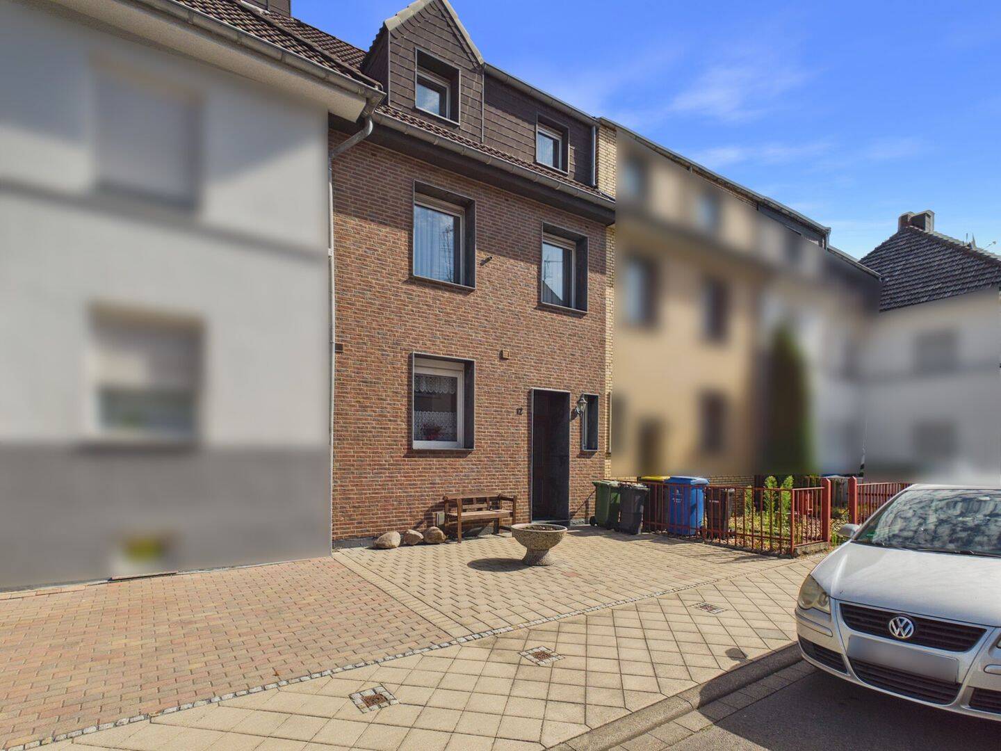 Familienfreundliches Reihenhaus mit Garten, Garage und ausgebautem Dachgeschoss in Düren-Niederau, 52355 Düren