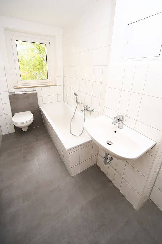 Viel Platz zum Leben – attraktive 4-Raumwohnung für die ganze Familie, 6295 Eisleben