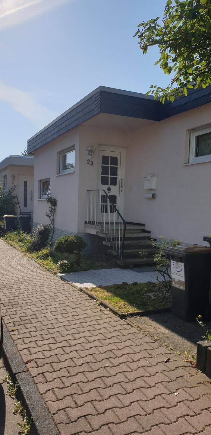 VON PRIVAT: Bungalow mit 5 Zimmern + Wintergarten in Ffm.-Hausen ab sofort zu vermieten!, 60488 Frankfurt am Main (Hausen Praunheim Rödelheim)