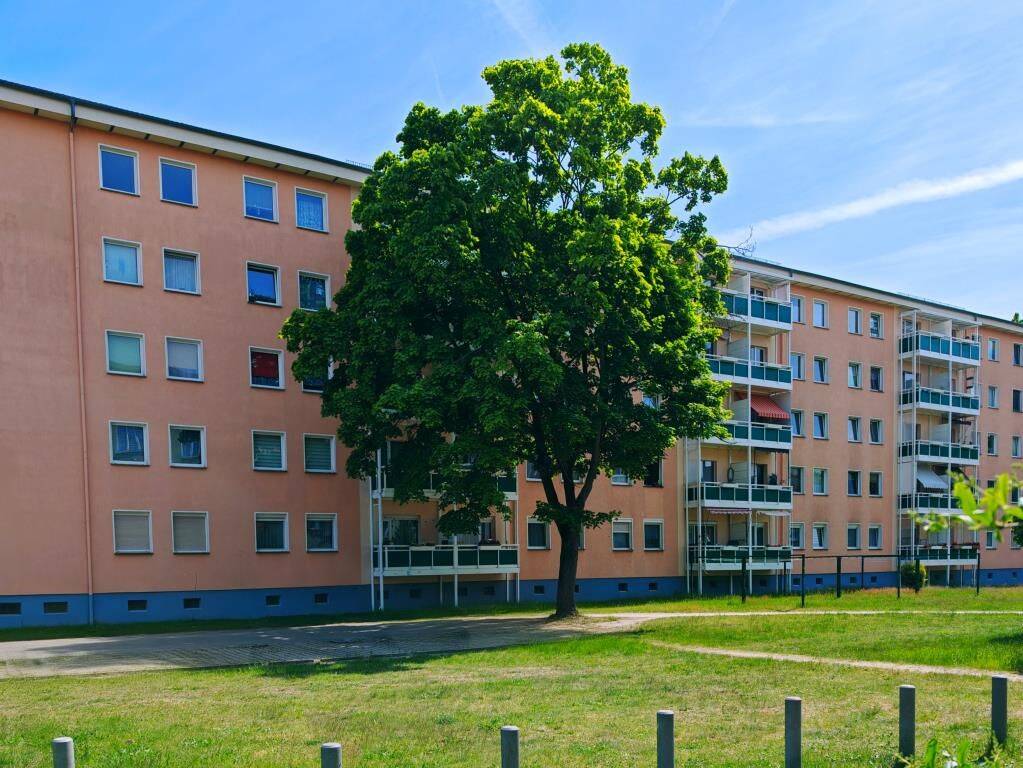 Familien-4-Raumwohnung mit Tageslichtbad und Balkon im WK II, 2977 Hoyerswerda