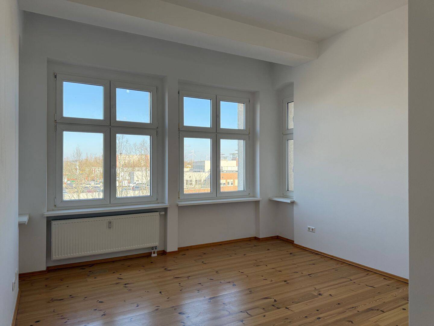 Bezugsfrei & provisionsfrei: Voll renovierte 2-Zimmer-Altbauwohnung mit Balkon & Aufzug!, 13088 Berlin (Pankow)