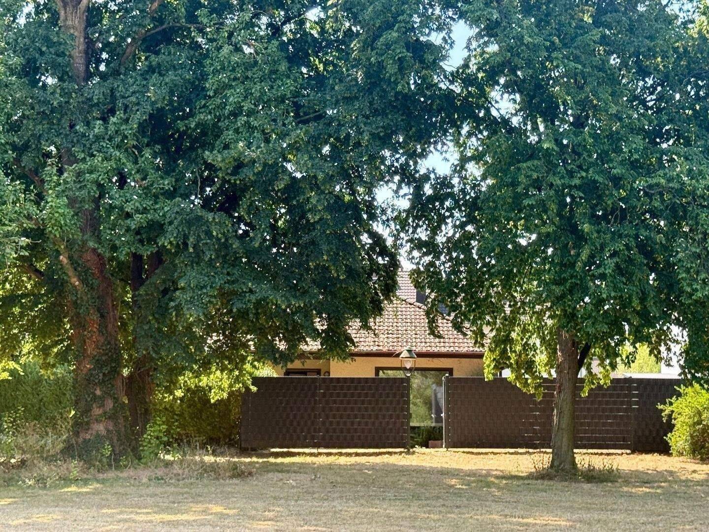 K/LEV: Freistehender Bungalow auf einer Ebene, 51061 Köln (Mülheim Dünnwald Flittard Höhenhaus Stammheim)