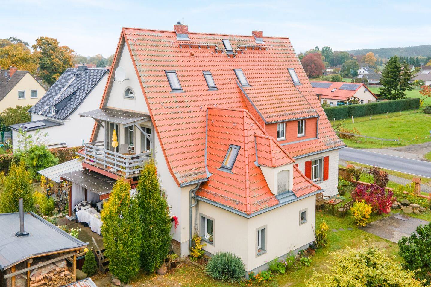 Ein-/Zweifamilienhaus in Gielsdorf – Mit Keller, zwei Einbauküchen, Kamin, großem Nebengebäude usw., 15345 Altlandsberg