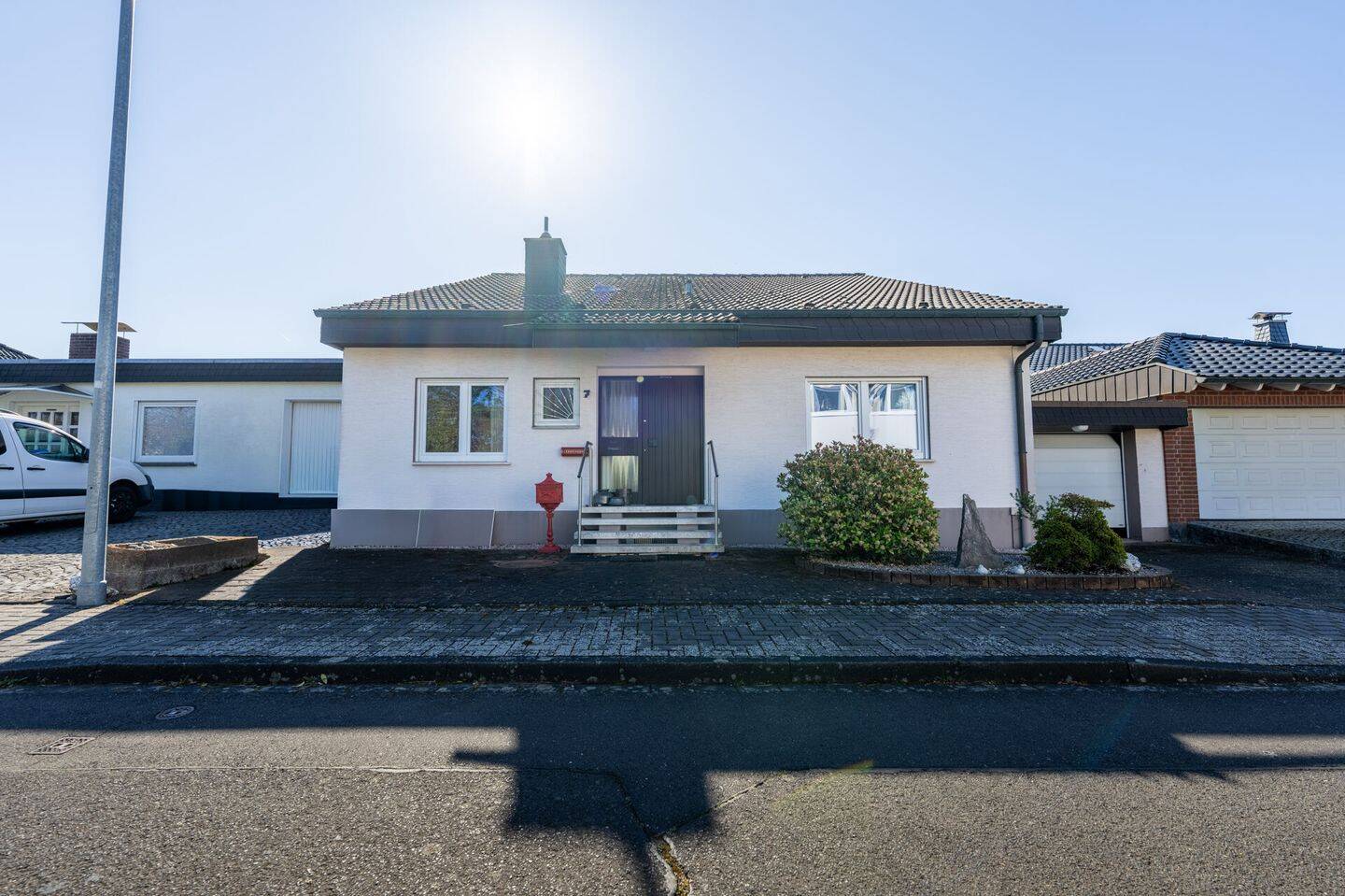 Wohnen auf einer Ebene in Rheinnähe – gepflegter Bungalow mit Garten in Unkel, 53572 Unkel