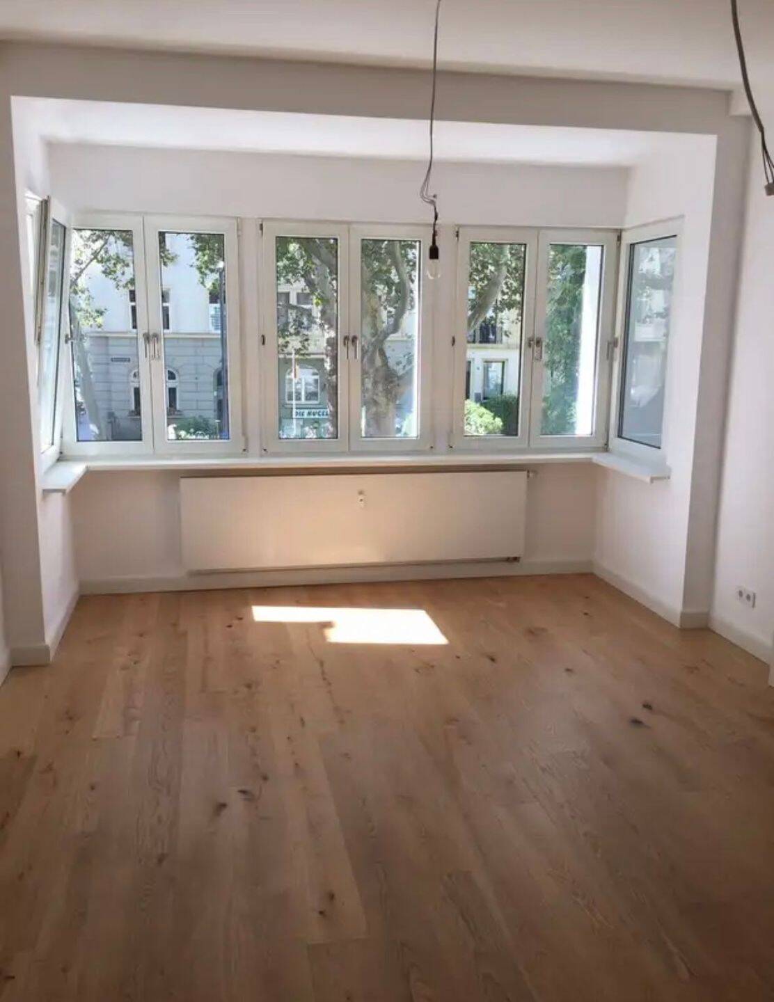 2 Zimmer mit 34qm – Berufstätigen 2er WG – in 120qm Altbauwohnung (mit 4 Zimmern), 55118 Mainz (Neustadt)