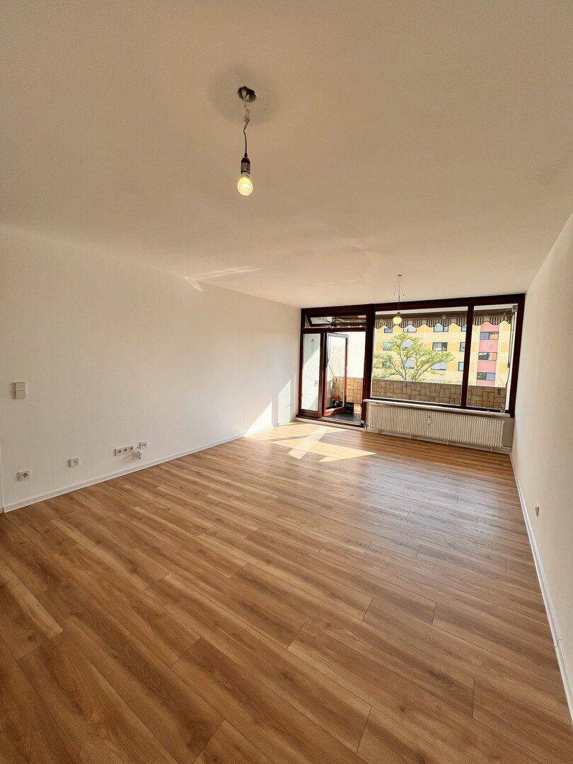 Erstbezug nach Sanierung | 94 m² | 3 Zimmer | Balkon | TG-Stellplatz | Aufzug, 90431 Nürnberg