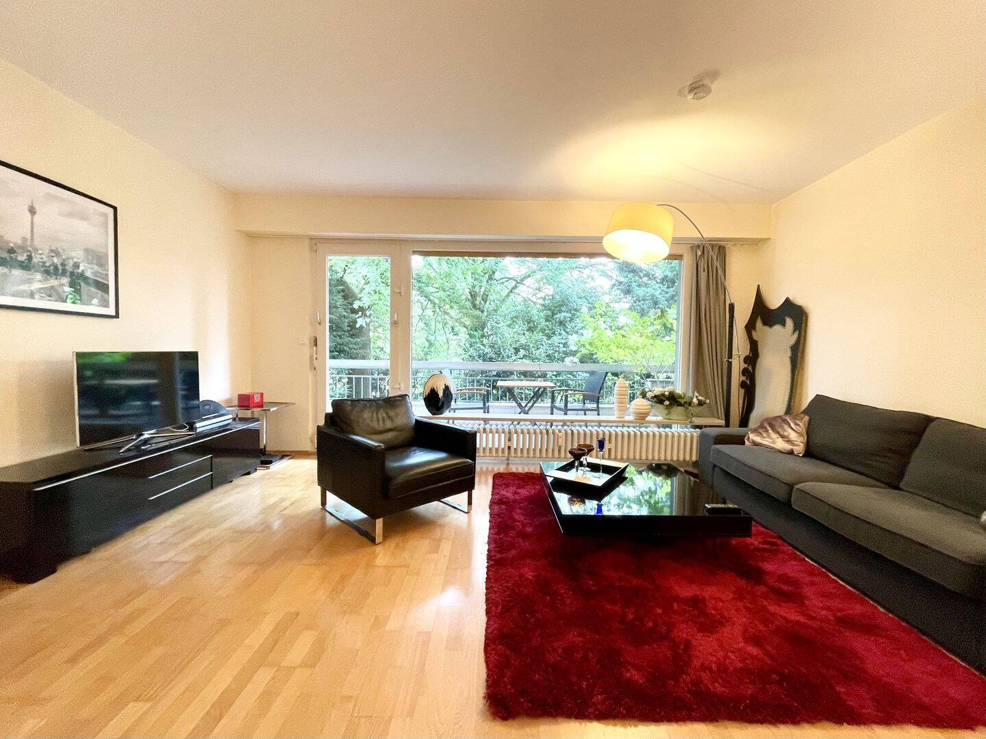 *vollmöbliert *solide vermietete Single/Pärchen-Wohnung mit Balkon