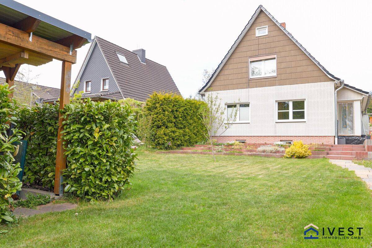 Saniertes Einfamilienhaus mit Wohlfühlfaktor in Lübeck: Sauna, Kachelofen und Garten, 23569 Lübeck (Kücknitz Travemünde)