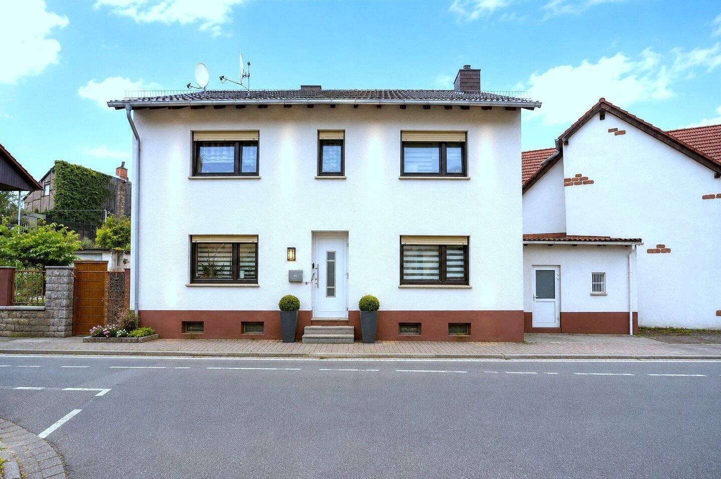 Geräumiges renoviertes Familienhaus mit Garten, Garage, Einbauküche und Holzofen in Enkenbach-Alsenborn, 67677 Enkenbach-Alsenborn