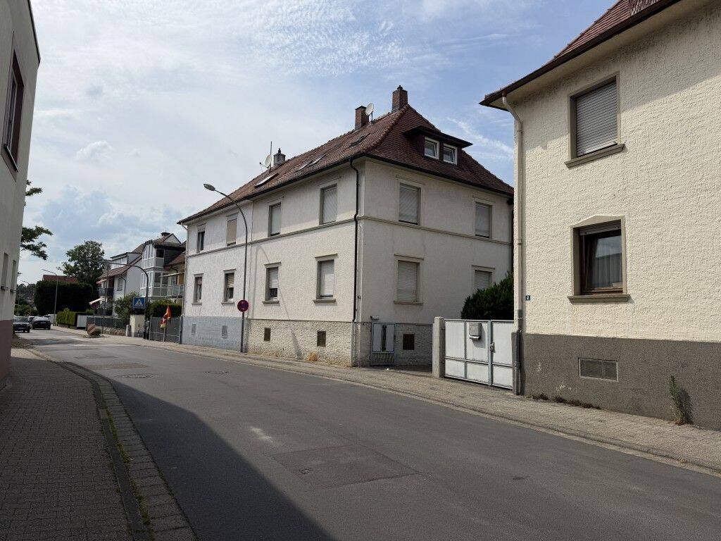 Dreifamilienhaus mit Entwicklungspotenzial in gefragter Rhein-Main-Lage, 63179 Obertshausen