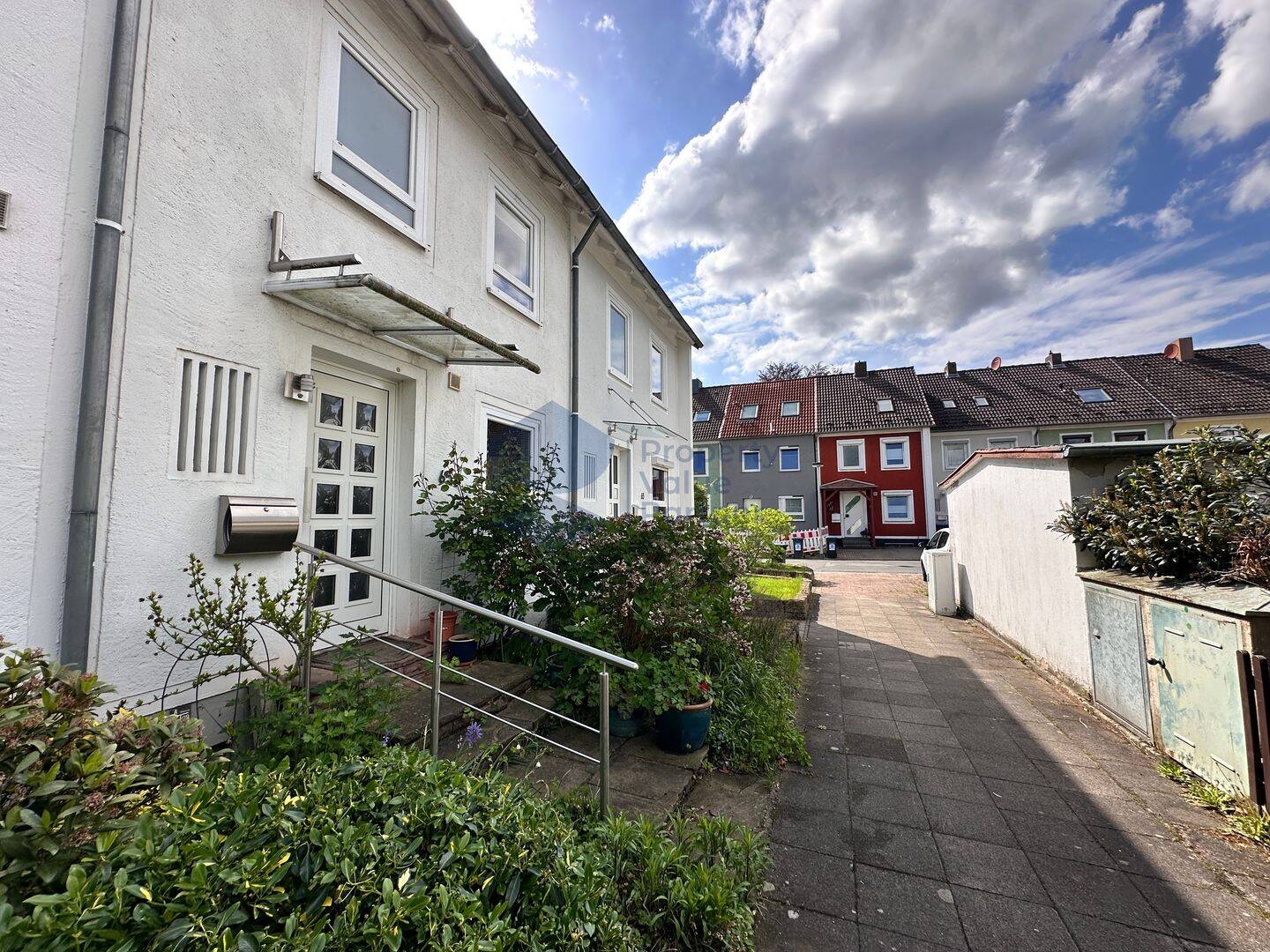 Familienfreundliches Wohnkonzept: Voll unterkellertes Einfamilienhaus mit sonniger Ausrichtung, 30659 Hannover