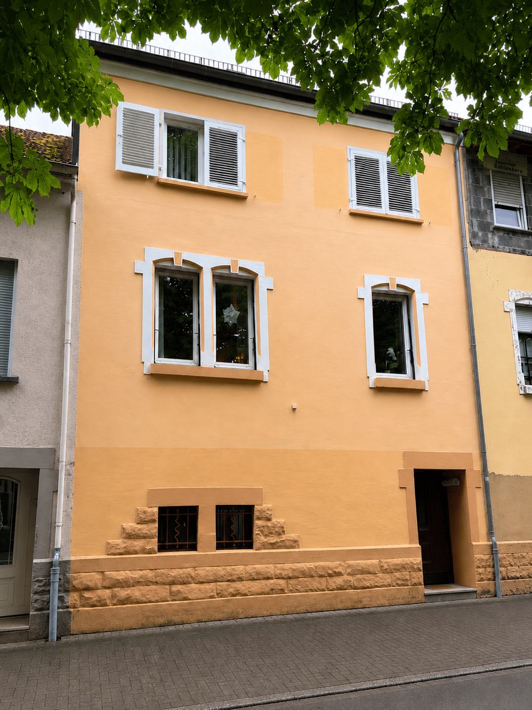 Familienfreundliches Einfamilienhaus mit Balkon, Terrasse und Garten in Sankt Ingbert, 66386 St. Ingbert (Sankt Ingbert)