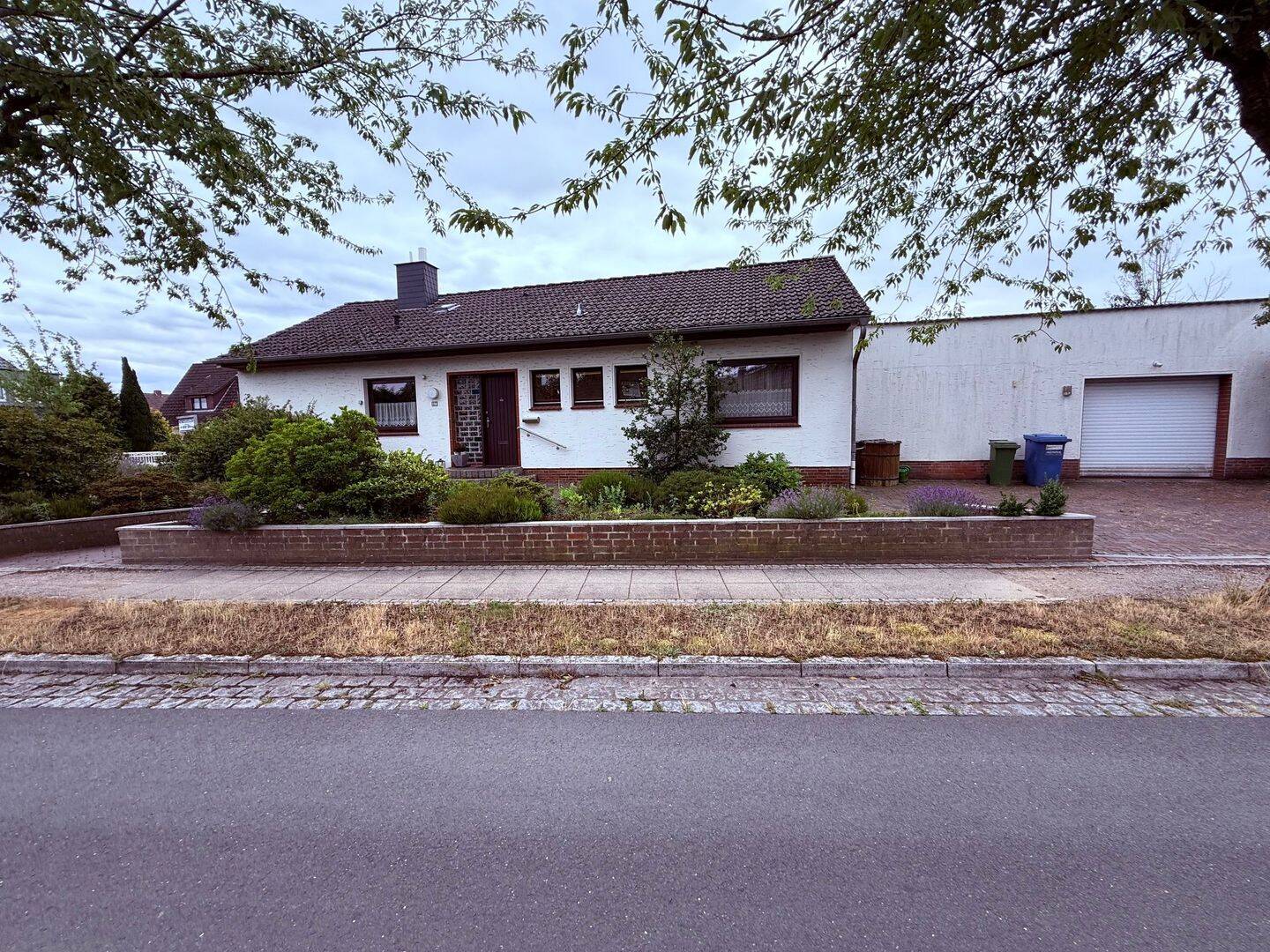 Bungalow mit Garage in privilegierter Lage in Oyten, 28876 Oyten