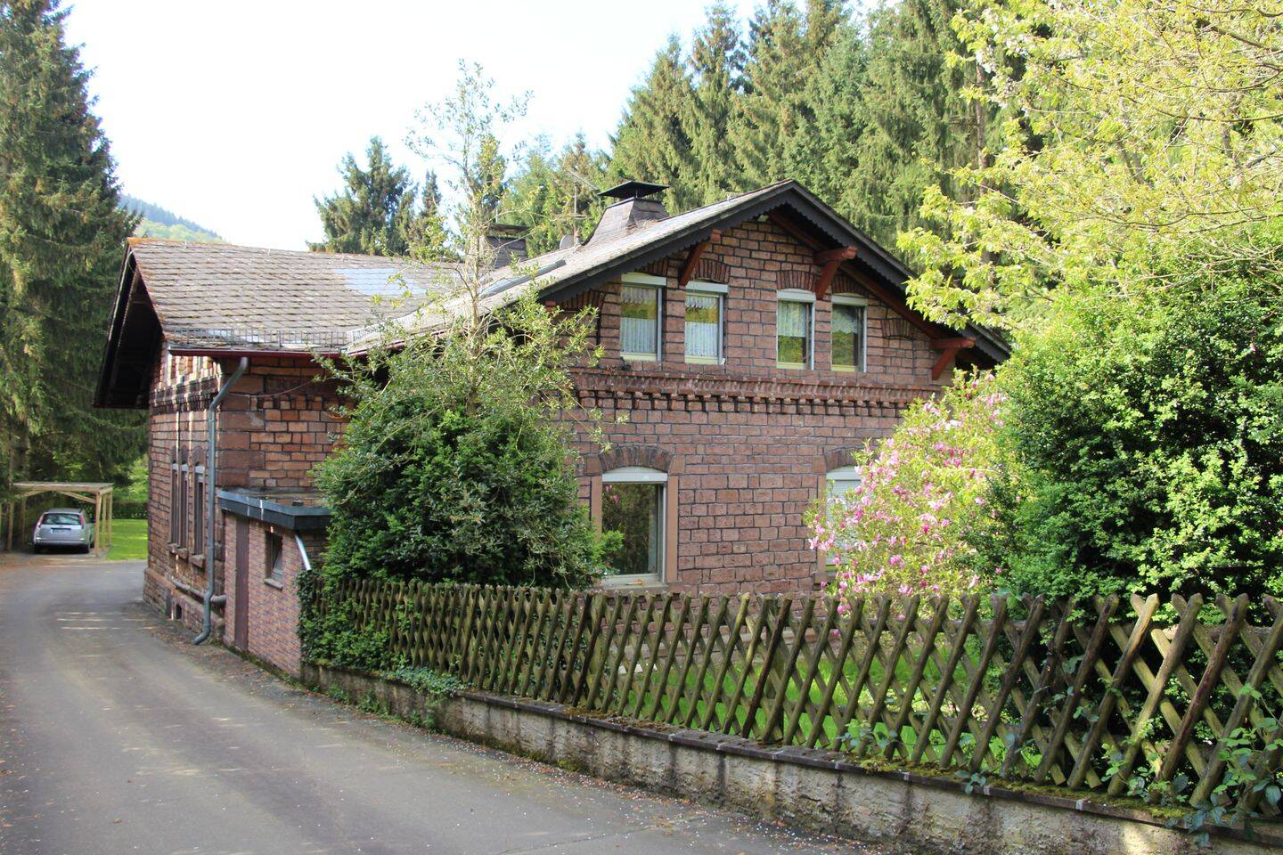 Schöne,  neue renovierte Dachgeschosswohnung in der Nähe von Gerolstein zu vermieten, 54574 Birresborn