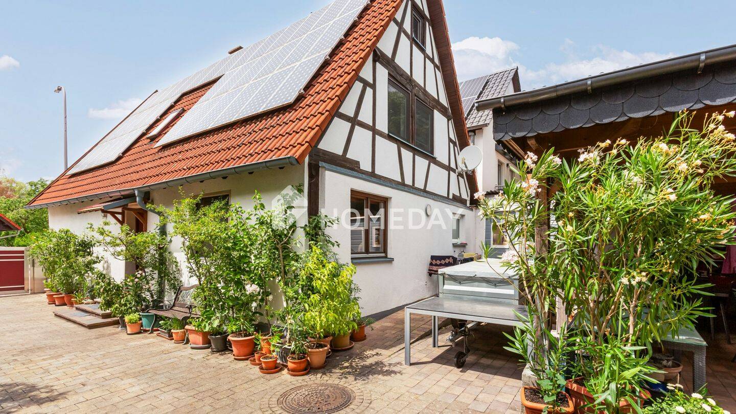 Historischer Charme trifft Wohlfühloase: Ihr neues Zuhause mit idyllischem Innenhof und PV-Anlage!, 67365 Schwegenheim