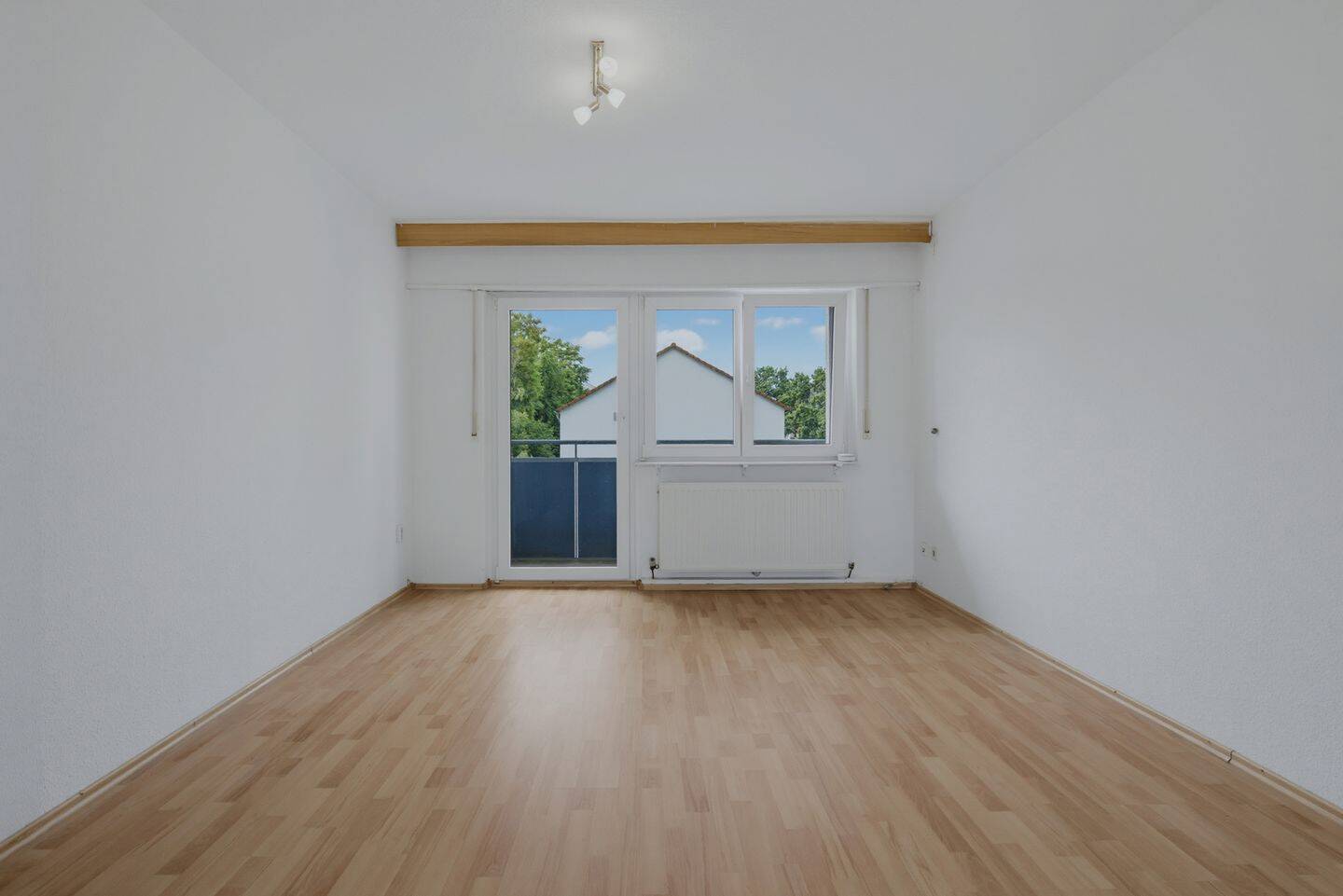 Ab sofort frei! Sanierungsbedürftige 3-Zimmer-Wohnung mit 2 Loggien im 2. OG in Durlach!, 76227 Karlsruhe (Durlach Hohenwettersbach Stupferich)