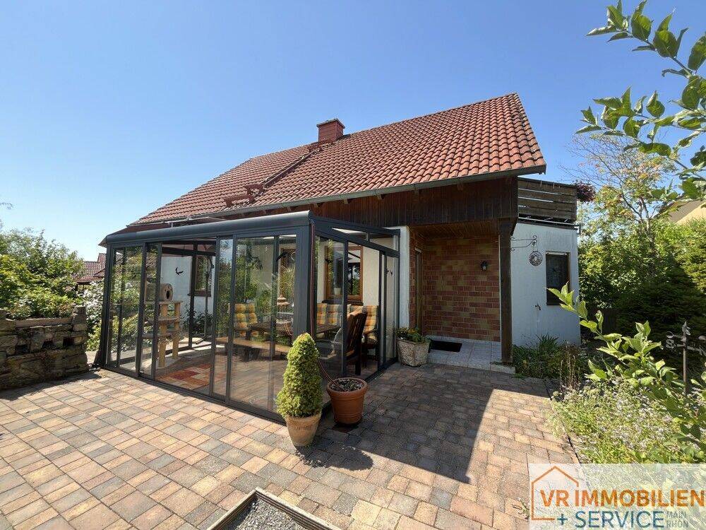 Wo jeder Tag ein Stück Urlaub ist – Familienidylle mit Wintergarten in 97440 Werneck-Schleerieth, 97440 Werneck
