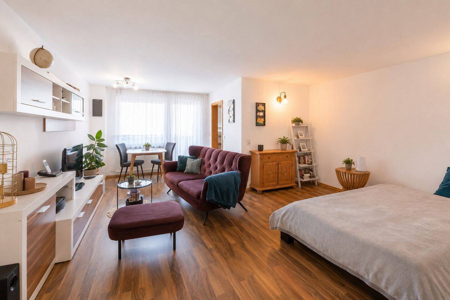 Hochwertige 1,5-Zimmer-Wohnung mit großem Balkon, Aufzug & Tiefgarage, 70435 Stuttgart (Stammheim Zuffenhausen)
