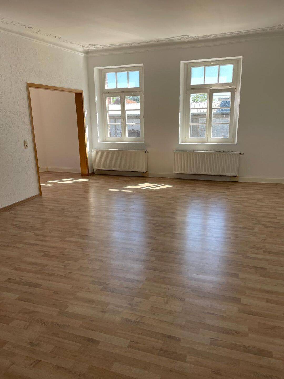 Helle 4-Zimmer-Wohnung im historischen Rittergut bei Leipzig – 113 m², Stuck, Garten & Stellplatz, 4808 Thallwitz