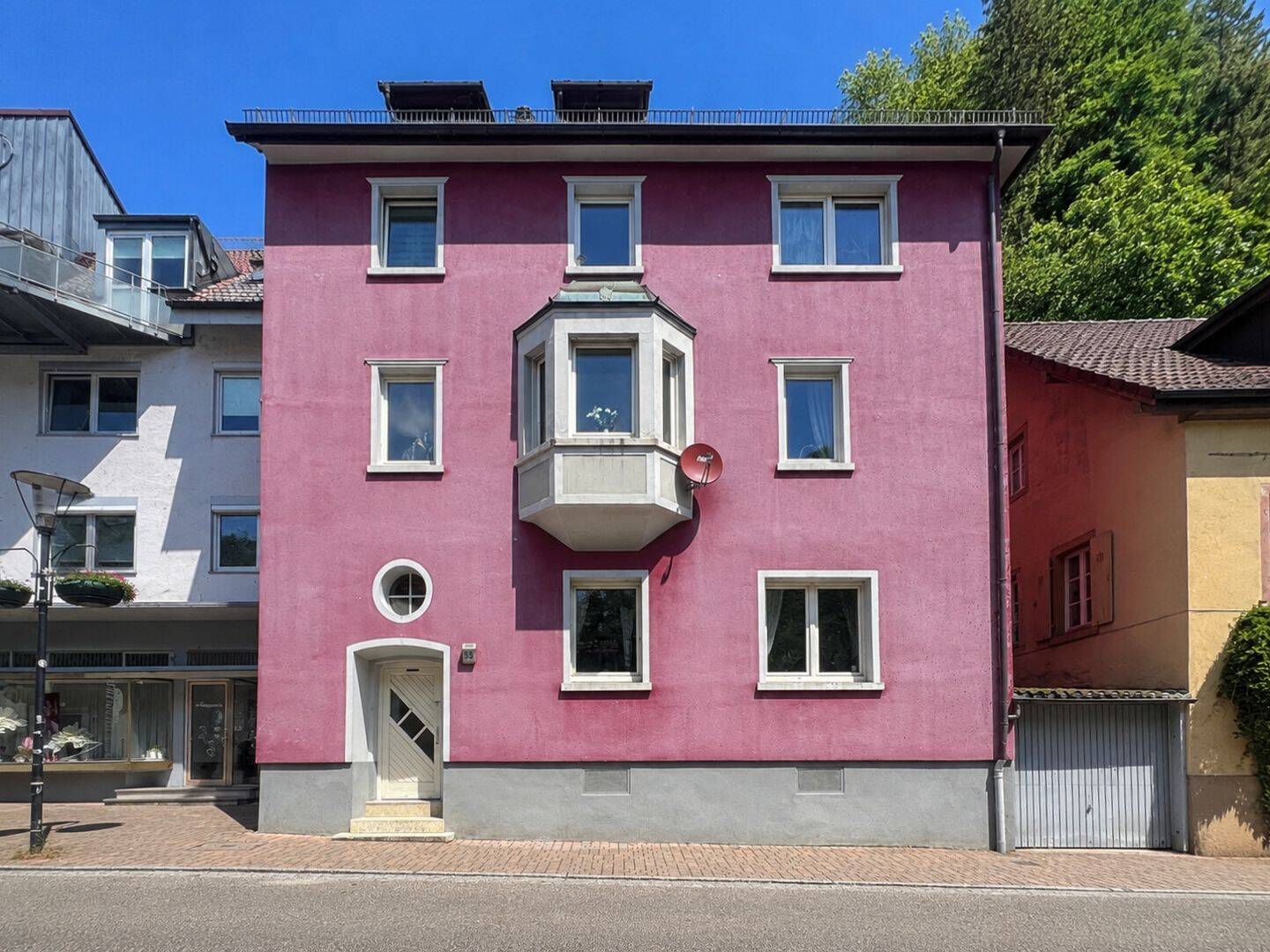 Investoren Aufgepasst! Renoviertes Mehrfamilienhaus mit über 6% Mietrendite! in Zell i.W., 79669 Zell im Wiesental