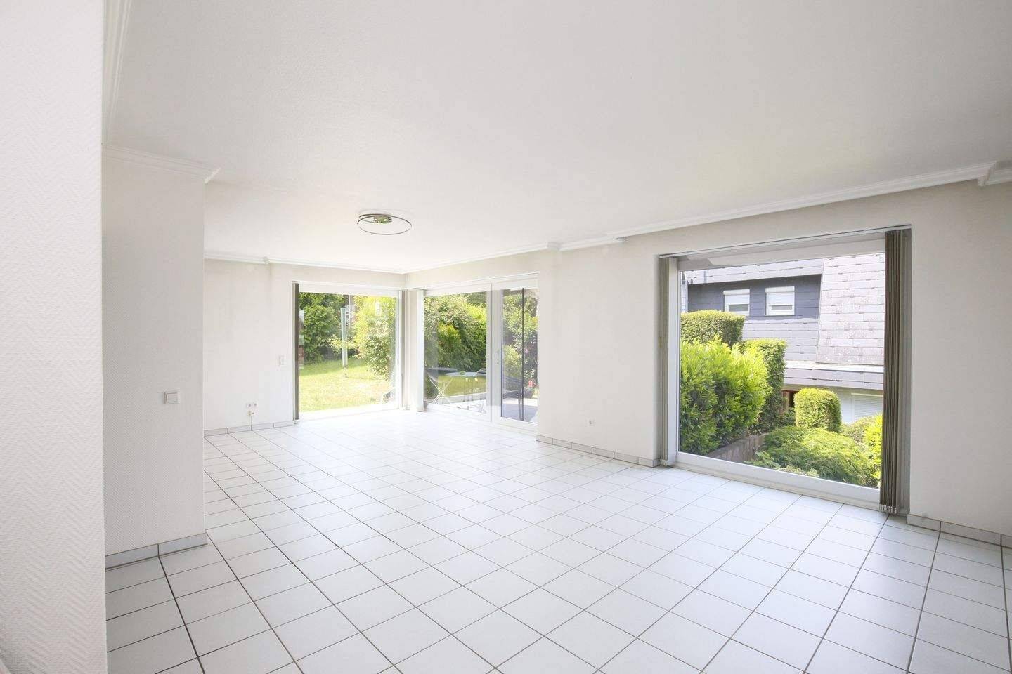 SCHÖNER WOHNEN mit GARAGE | NAHE HARBURGER STADTPARK und AUßENMÜHLENTEICH mit eigenem ZAUBERHAFTEM GARTEN | HELLE ETW mit TERRASSE | EBK Altbestand, 21077 Hamburg (Harburg)