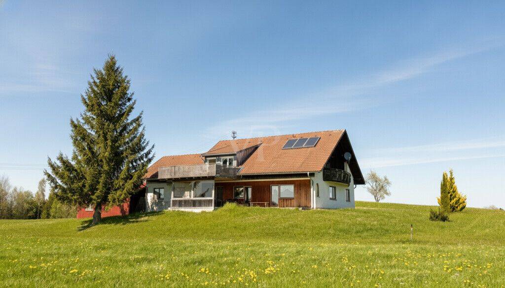 Unter 2.000 €/m²: Landhaus mit Potenzial im Westallgäu, 88167 Röthenbach (Allgäu)