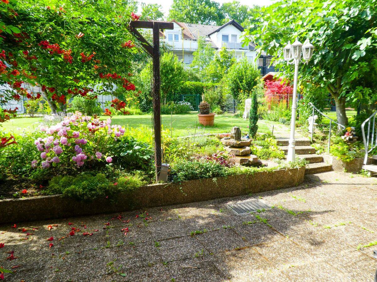 Der Traum vom Eigenheim, mit zusätzlichen Mieteinnahmen im 3-Familienhaus!, 68219 Mannheim (Rheinau)