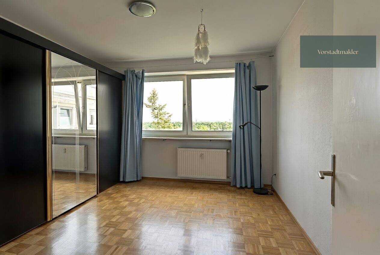Barrierefrei über den Dächern: vermietete 3-Zimmer-Wohnung mit Alpenblick, 80993 München (Moosach)