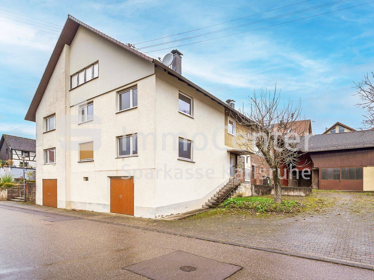 Sanierungsobjekt mit Potential: Zweifamilienhaus, großes Grundstück und viel Platz für Handwerk, 76359 Marxzell