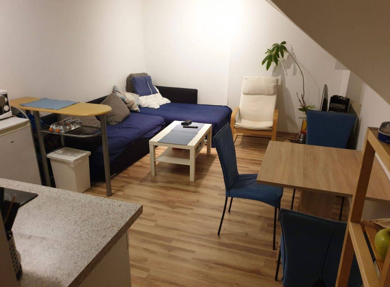 Südstadt kleine ruhige 2-Zi Dachgeschosswohnung, 90459 Nürnberg
