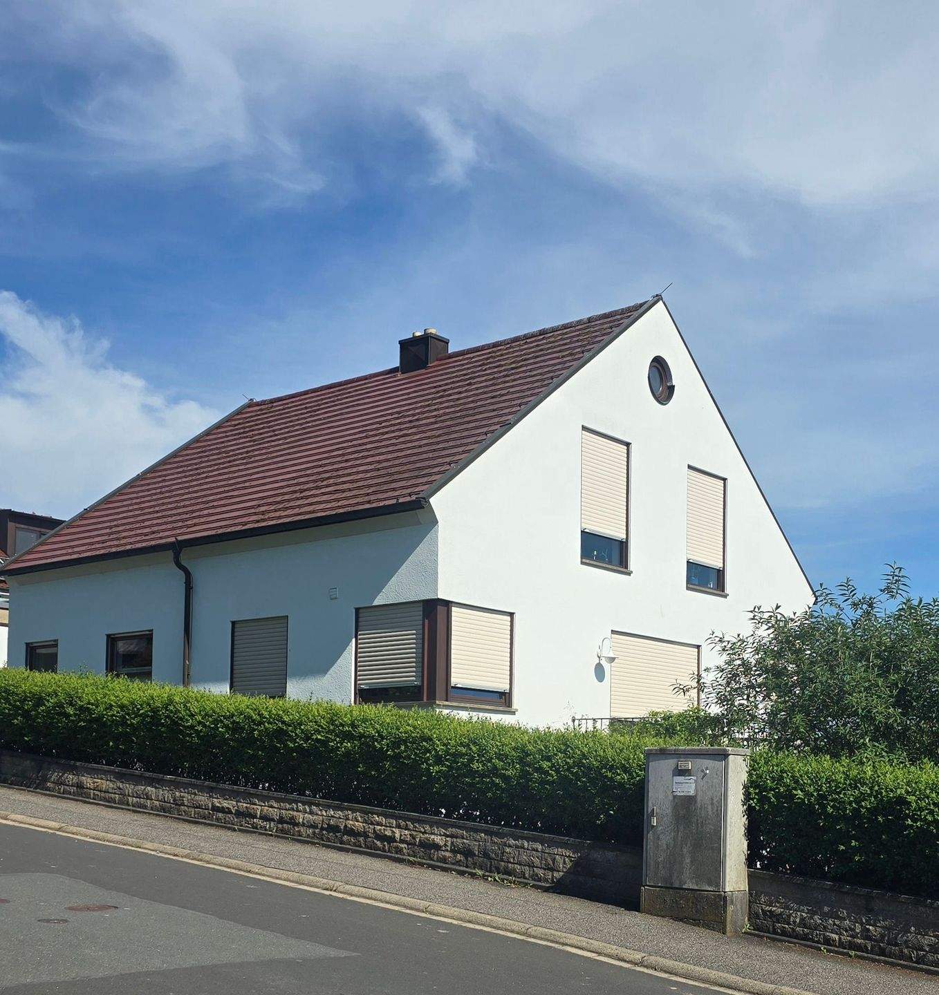 Sofort Einziehen können Sie in diese gepflegte Doppelhaushälfte (Süd/West) in Kürnach, 97273 Kürnach