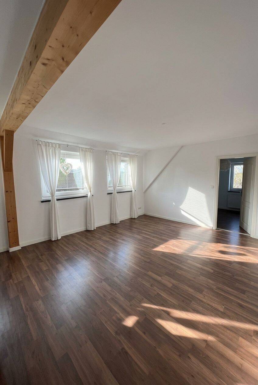 Schöne modernisierte 5,5 Zimmerwohnung Ohlendorf/Seevetal, 21220 Seevetal