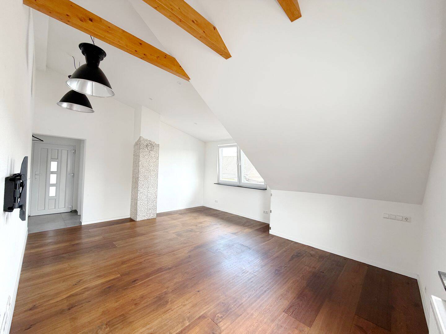 Attraktive 2-Zimmer-DG-Wohnung in Salach zu vermieten, 73084 Salach