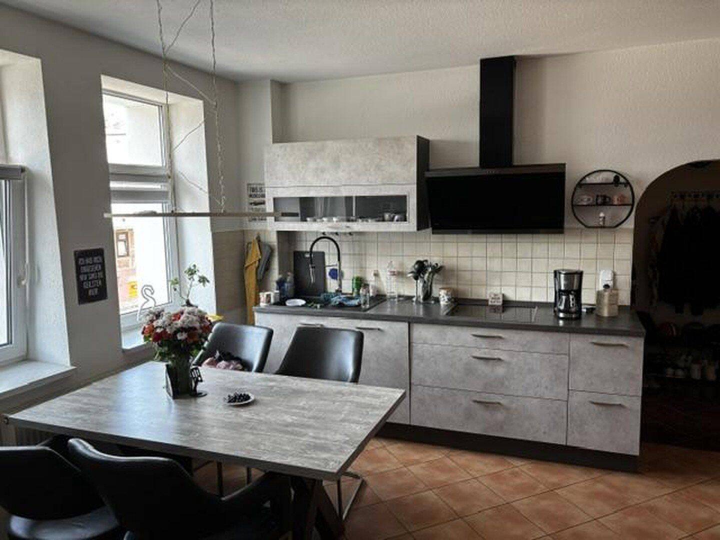 Helle 3-Raum-Wohnung mit großer Wohnküche, Kaminanschluss, Garten & Stellplatz, 99706 Sondershausen