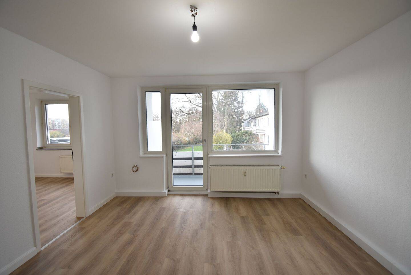 Mit Balkon! Renovierte 2-Zimmer-Whg in OB-Sterkrade, 46145 Oberhausen