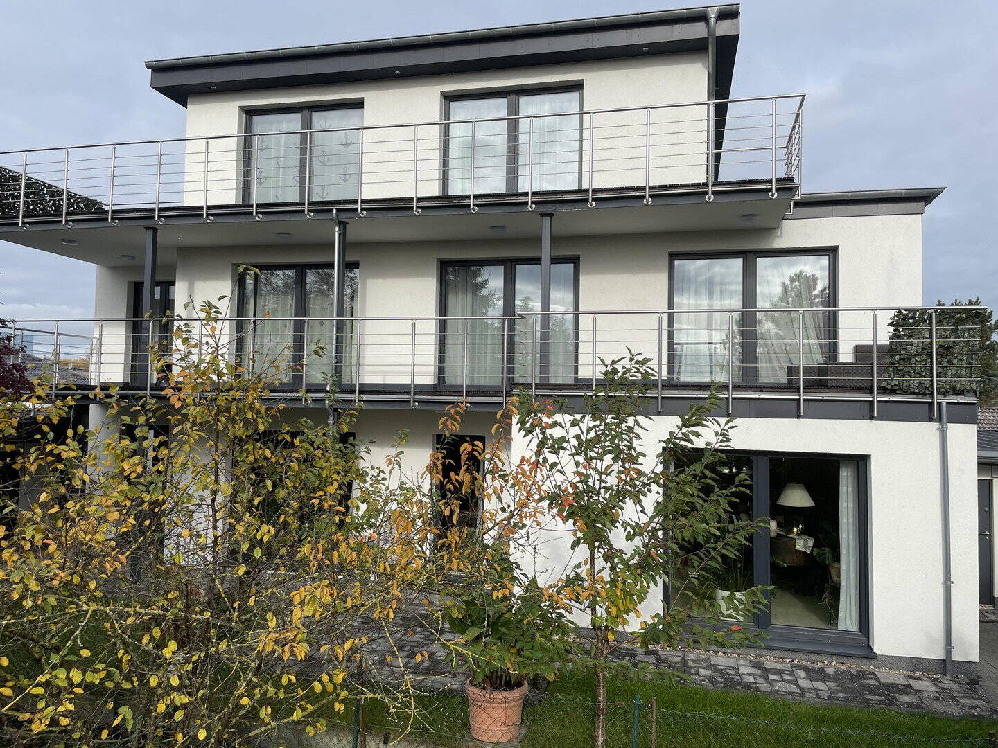 Moderne Villa  für Große Familie mit 3 Garagen und 4 Bäder,3 Wohnungen möglich Preis VB, 31226 Peine