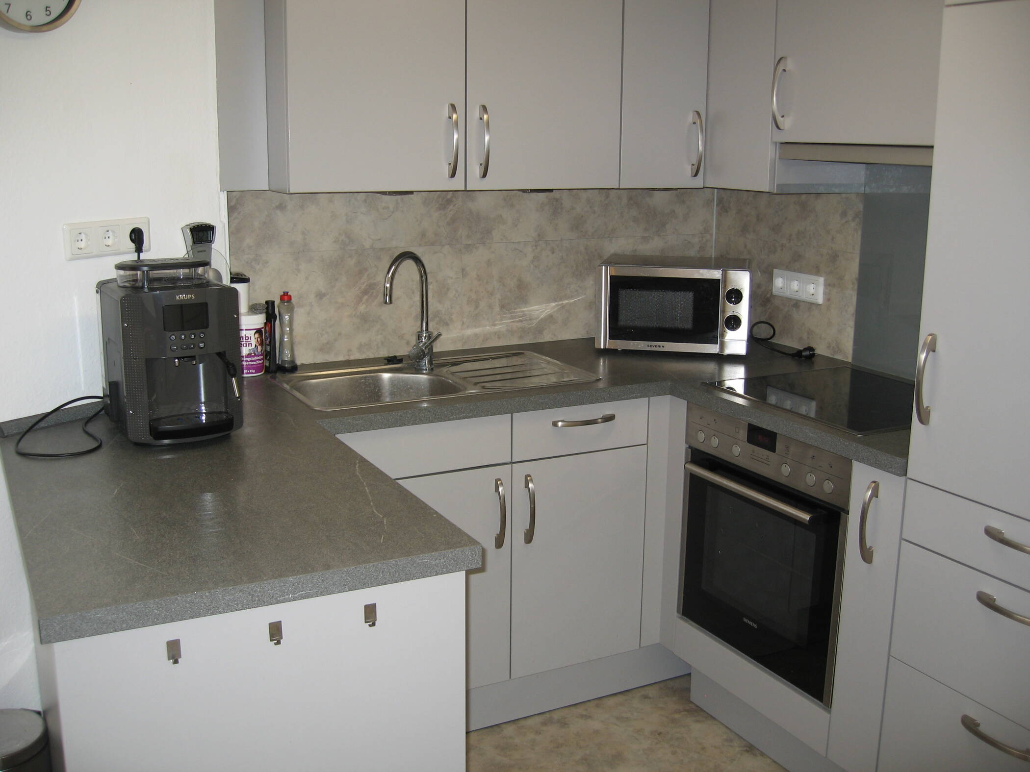 Vollmöblierte 2-Zimmerwohnung, Stadtbushaltestelle 150 m, Einkaufsmöglichkeiten in etwa 800 m Entfernung, MV auf Zeit mindestens 3 Monate, 96052 Bamberg (Bamberg Gartenstadt Hirschknock Kramersfeld)