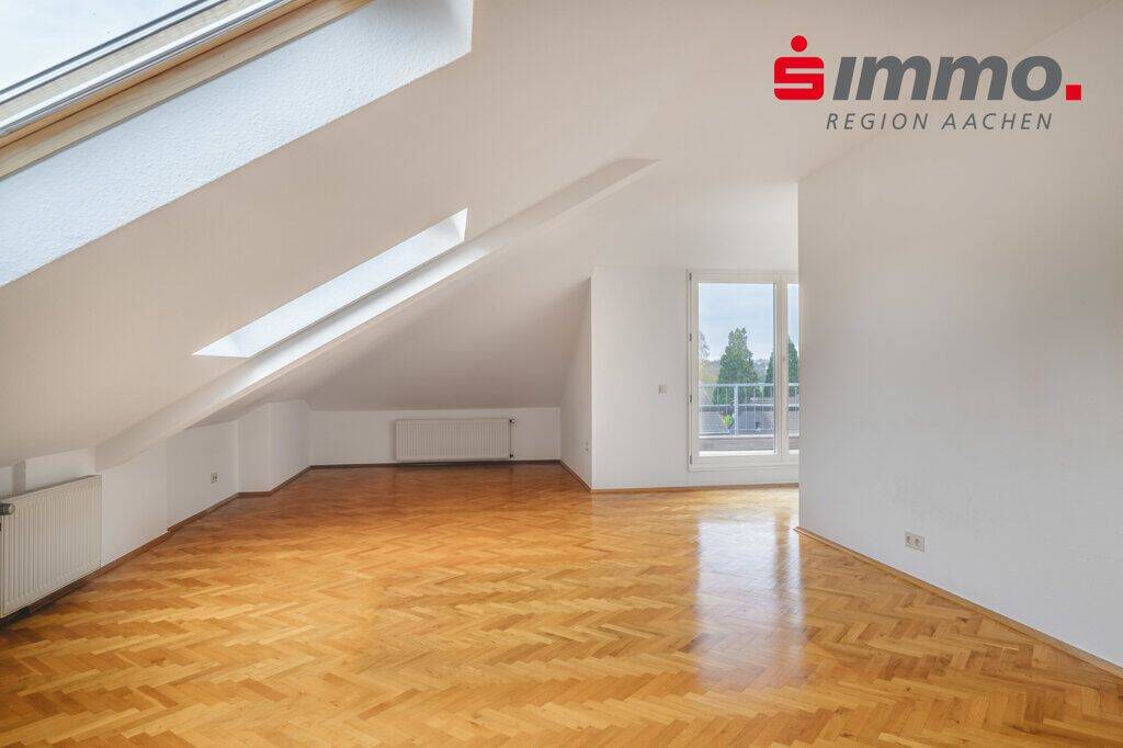 Lichtdurchflutete, charmante Dachgeschosswohnung mit Südwest-Terrasse in sehr ruhiger und beliebter Lage!, 52076 Aachen