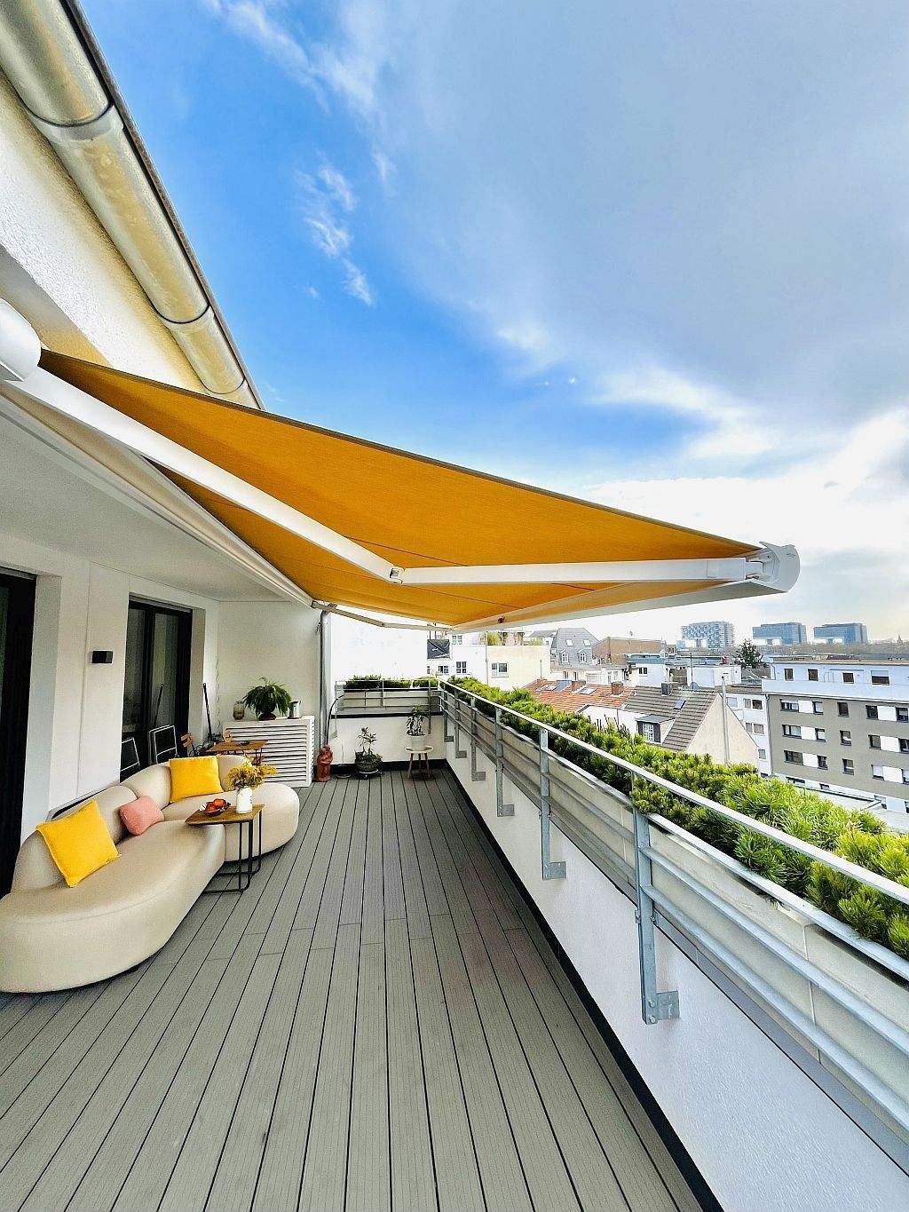 Business Plus – Penthouse mit großzügiger Süd-Dachterrasse über den Dächern der Innenstadt – 50676 Köln – Bild 1 von 3