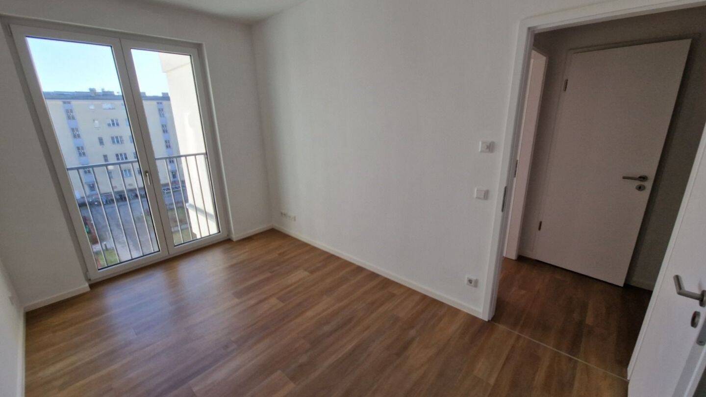 Helle 3-Zimmer-Wohnung mit Balkon, Einbauküche und Fußbodenheizung in Berlin, 12103 Berlin (Tempelhof-Schöneberg Mariendorf Schöneberg Tempelhof)