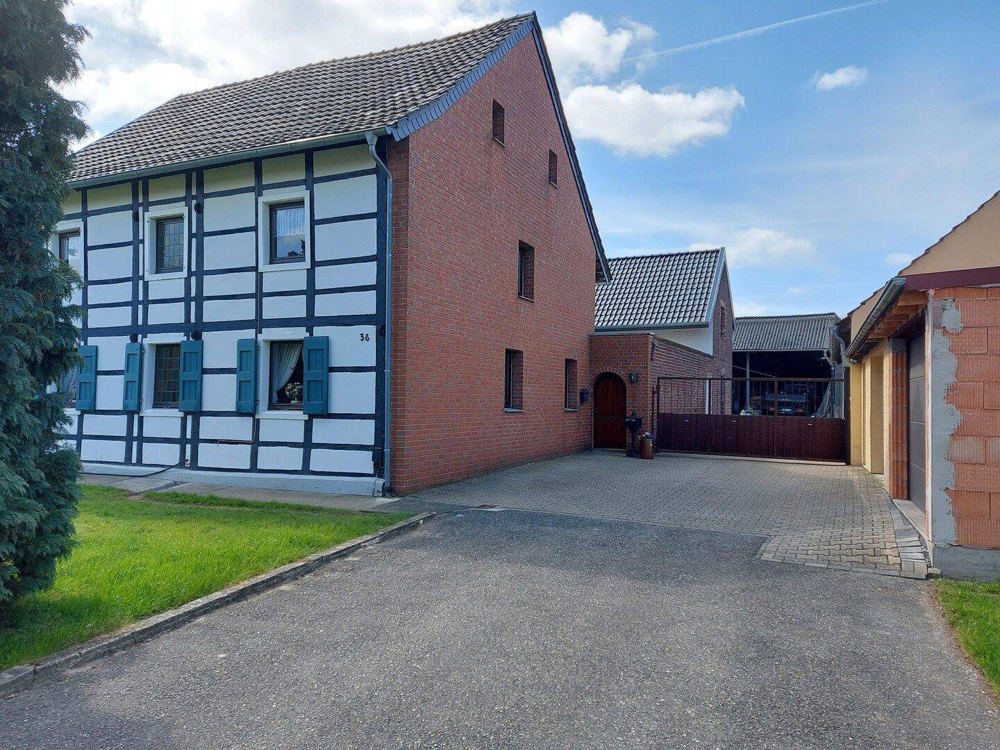 Einfamilienhaus/ Bauernhaus mit Innenhof, 41238 Mönchengladbach