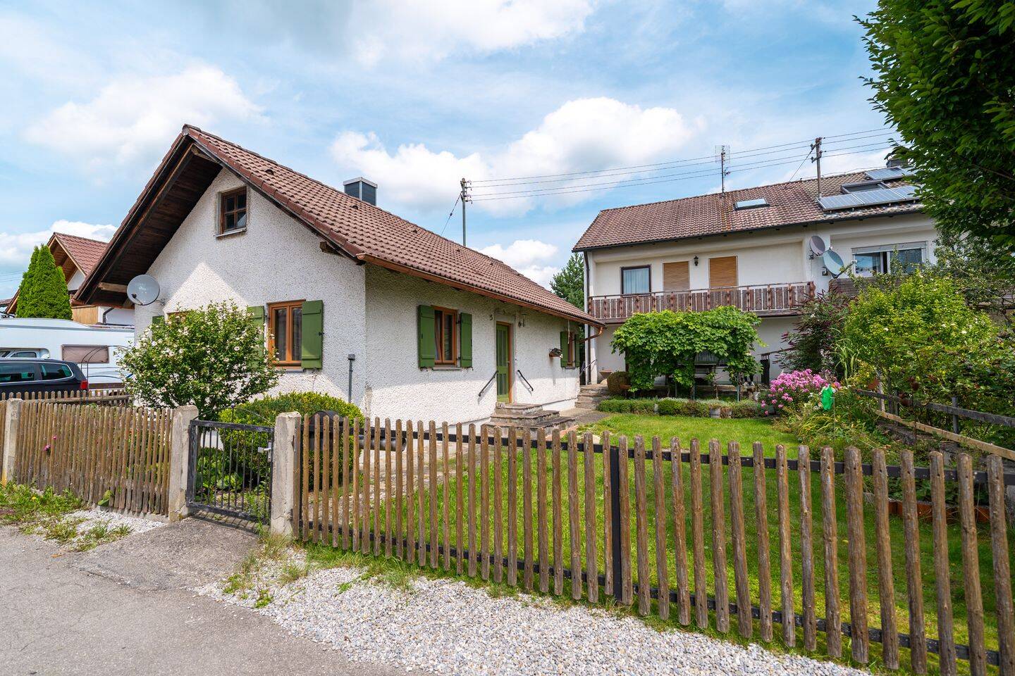 Zwei Wohneinheiten: Doppelhaushälfte und kleiner Bungalow in ruhiger Lage, 86971 Peiting