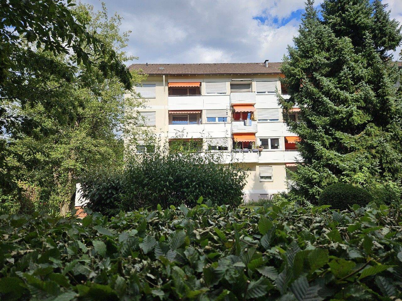 Renovierte 1,5-Zimmer Mietwohnung mit Balkon und Einbauküche in 78224 Singen-Süd, 78224 Singen (Hohentwiel)