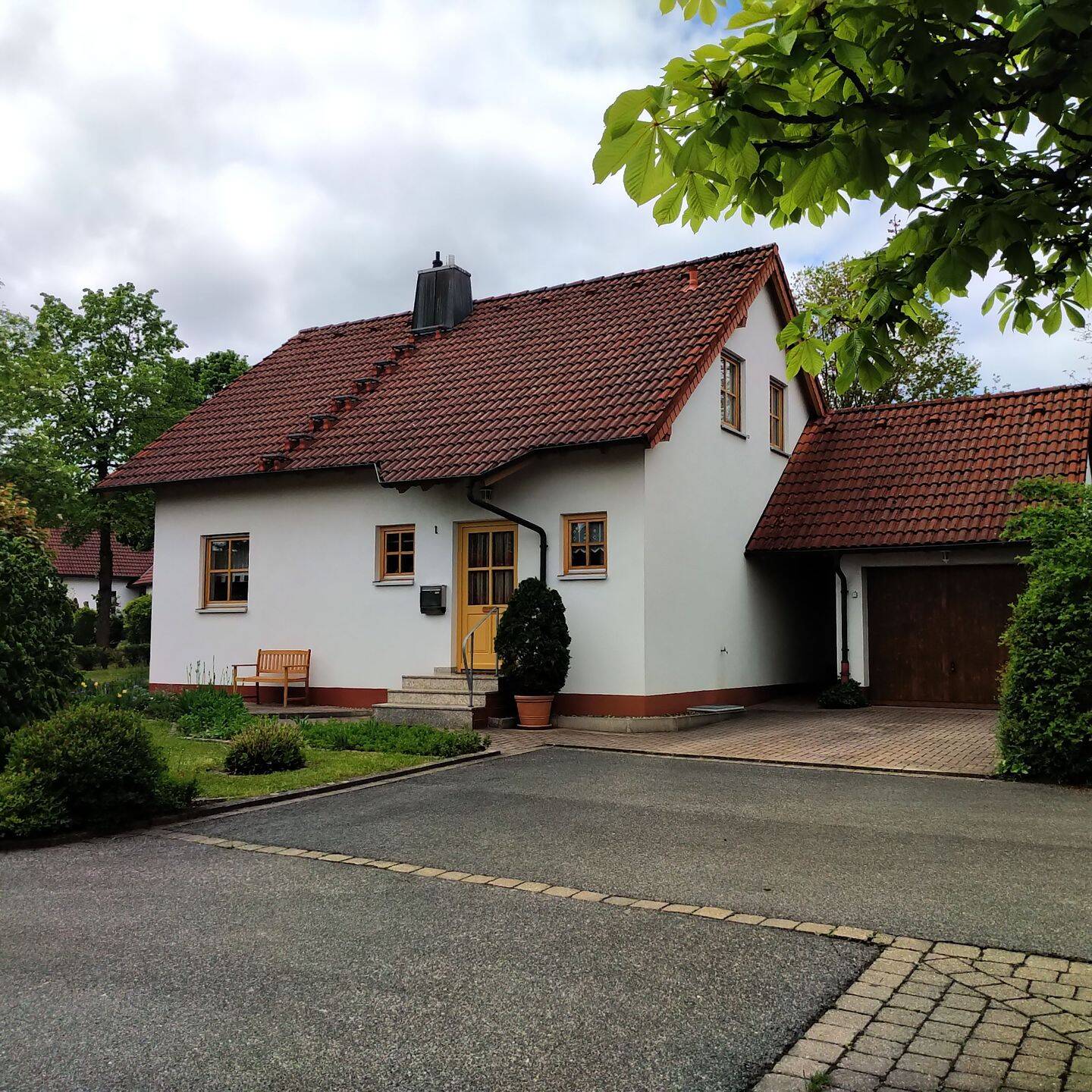 Sehr gepflegtes Einfamilienhaus mit Balkon und Terrasse in Neustadt, 96465 Neustadt b. Coburg