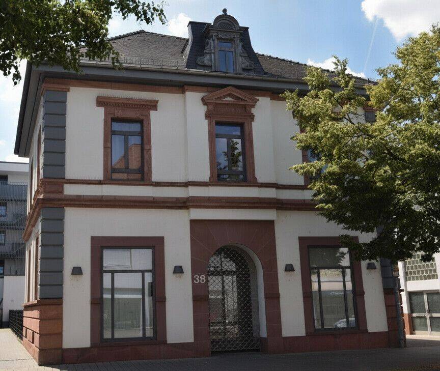 Stilvolle 2-Zimmer-Dachgeschosswohnung mit Loftcharakter in zentraler Lage von Dreieich-Sprendlingen, 63303 Dreieich