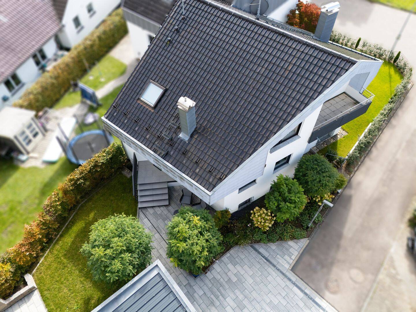 PLATZ FÜR DIE GANZE FAMILIE: MODERNISIERTE DHH MIT ELW & TRAUMGARTEN!, 71701 Schwieberdingen