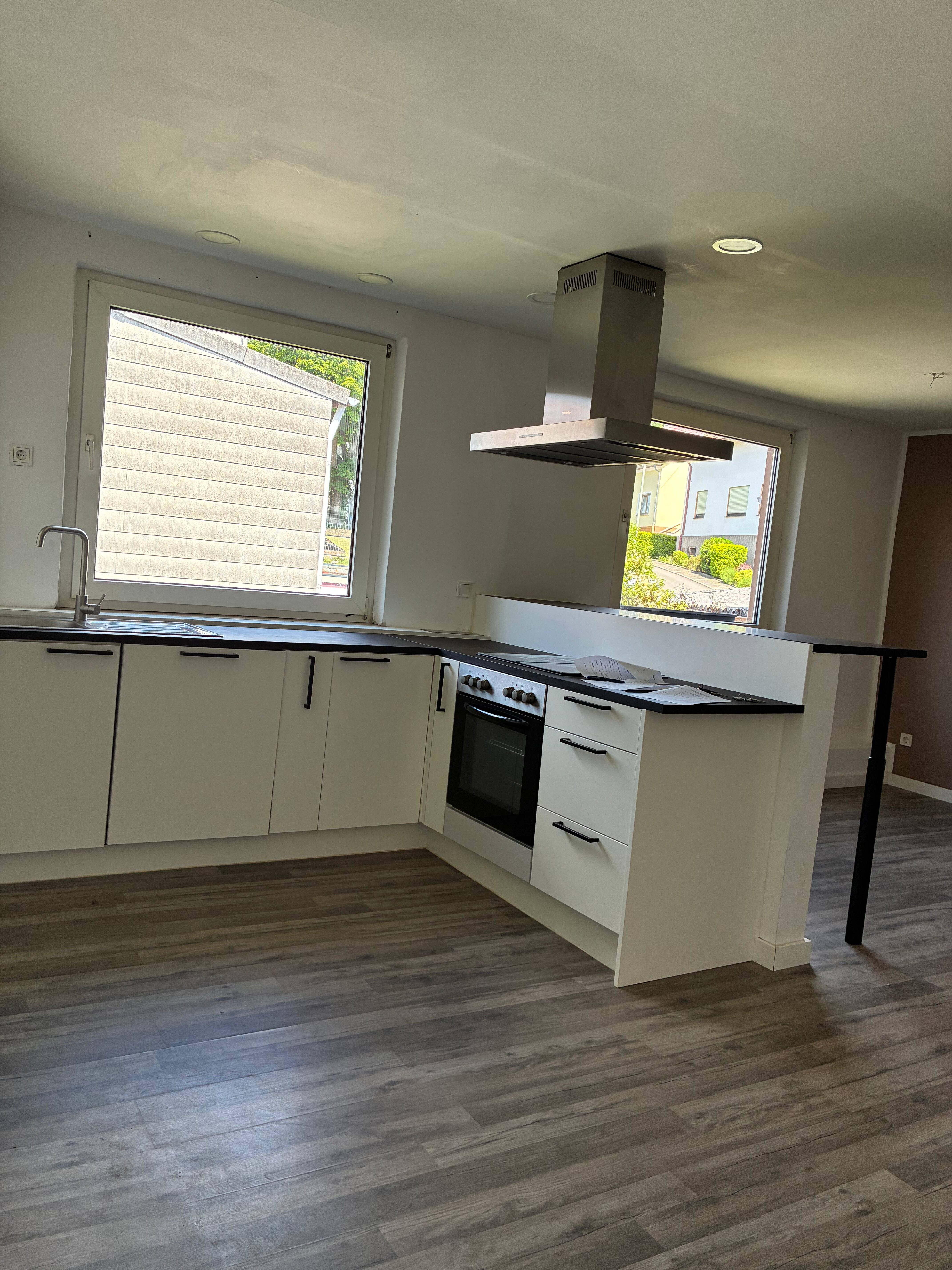 Vollständig renovierte Wohnung mit zwei Zimmern und EBK in Friedrichsthal, 66299 Friedrichsthal