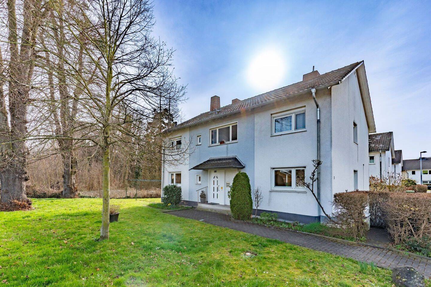 Engel & Völkers: EG-Wohnung mit eigenem Garten in Niederdollendorf, 53639 Königswinter