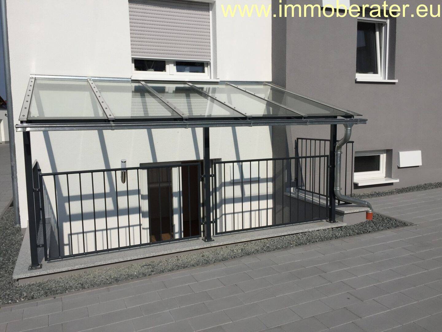 Moderne, charmante  2-Zi-Souterrain-Wohnung / WFL ca. 66 m² / Energiesparhaus / Fußbodenheizung / Terrasse und Garage., 92431 Neunburg vorm Wald